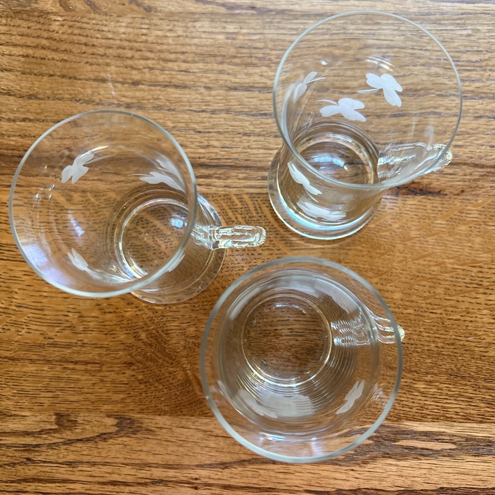 Vintage Set of 3 Clear Irish Cream Glass Mugs with shamrock Etching - Picture 5 of 13
